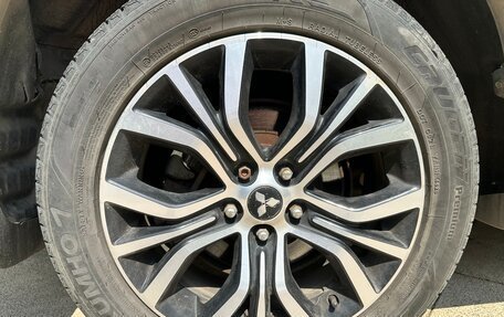 Mitsubishi Outlander III рестайлинг 3, 2015 год, 1 580 000 рублей, 13 фотография