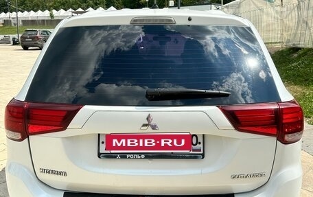 Mitsubishi Outlander III рестайлинг 3, 2015 год, 1 580 000 рублей, 6 фотография