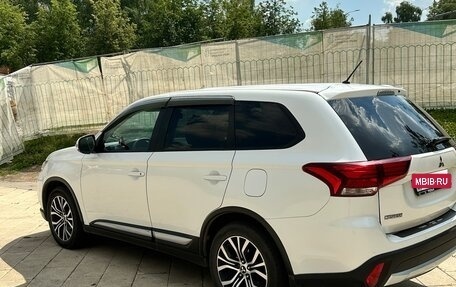 Mitsubishi Outlander III рестайлинг 3, 2015 год, 1 580 000 рублей, 5 фотография
