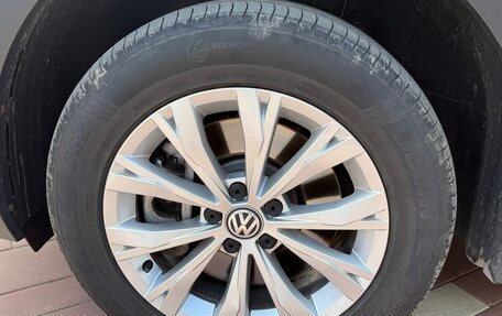 Volkswagen Tiguan II, 2019 год, 2 370 000 рублей, 10 фотография