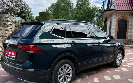 Volkswagen Tiguan II, 2019 год, 2 370 000 рублей, 3 фотография