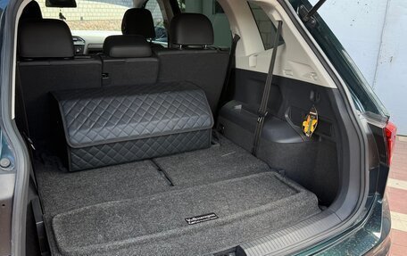 Volkswagen Tiguan II, 2019 год, 2 370 000 рублей, 11 фотография