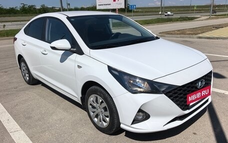 Hyundai Solaris II рестайлинг, 2021 год, 1 710 000 рублей, 2 фотография