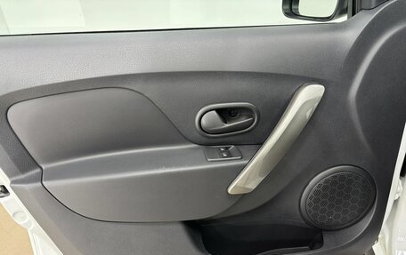 Renault Logan II, 2022 год, 1 300 000 рублей, 10 фотография