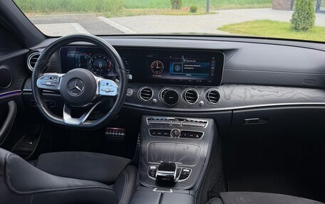 Mercedes-Benz E-Класс, 2020 год, 3 800 000 рублей, 4 фотография