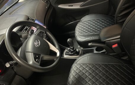 Hyundai Solaris II рестайлинг, 2016 год, 900 000 рублей, 5 фотография