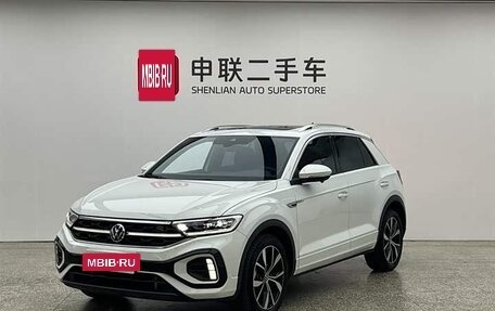 Volkswagen T-Roc I, 2023 год, 1 426 000 рублей, 2 фотография