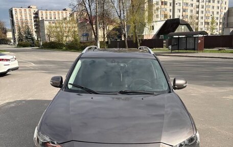 Mitsubishi Outlander III рестайлинг 3, 2011 год, 800 000 рублей, 1 фотография