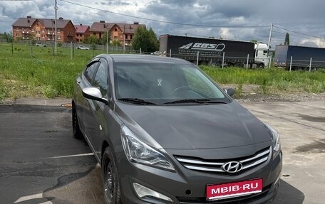 Hyundai Solaris II рестайлинг, 2016 год, 590 000 рублей, 1 фотография