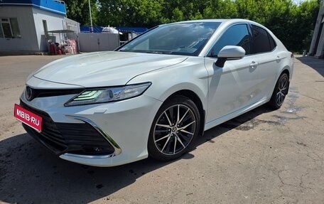 Toyota Camry, 2021 год, 4 000 000 рублей, 1 фотография
