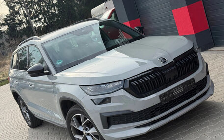 Skoda Kodiaq I, 2022 год, 2 800 000 рублей, 2 фотография