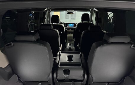 Volkswagen Multivan, 2021 год, 4 650 000 рублей, 34 фотография