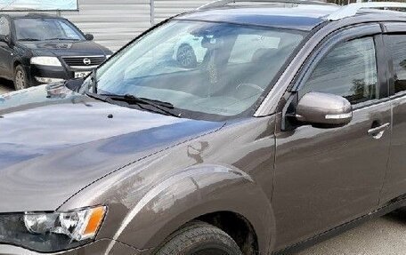 Mitsubishi Outlander III рестайлинг 3, 2011 год, 800 000 рублей, 2 фотография