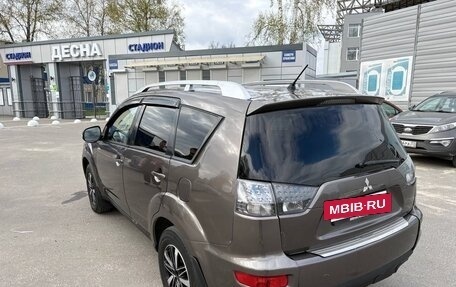 Mitsubishi Outlander III рестайлинг 3, 2011 год, 800 000 рублей, 4 фотография