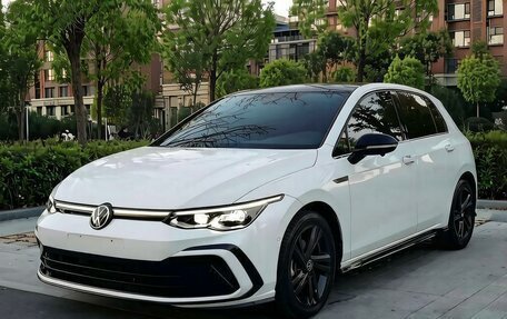 Volkswagen Golf VIII, 2022 год, 1 930 000 рублей, 2 фотография