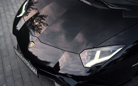 Lamborghini Aventador I рестайлинг, 2018 год, 44 000 000 рублей, 3 фотография