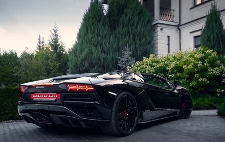 Lamborghini Aventador I рестайлинг, 2018 год, 44 000 000 рублей, 2 фотография