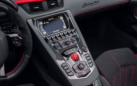 Lamborghini Aventador I рестайлинг, 2018 год, 44 000 000 рублей, 16 фотография