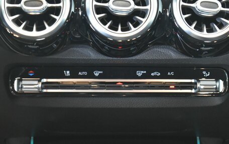Mercedes-Benz GLB, 2021 год, 3 590 000 рублей, 23 фотография