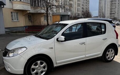 Renault Sandero I, 2013 год, 600 000 рублей, 3 фотография