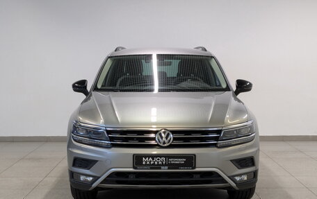 Volkswagen Tiguan II, 2018 год, 2 495 000 рублей, 2 фотография