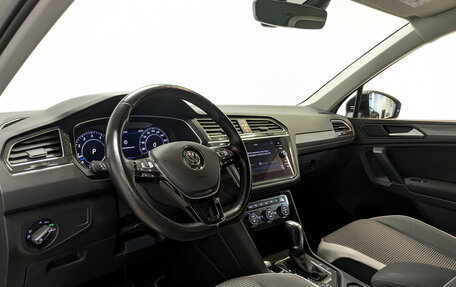 Volkswagen Tiguan II, 2018 год, 2 495 000 рублей, 16 фотография