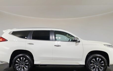 Mitsubishi Montero Sport, 2023 год, 3 900 000 рублей, 4 фотография