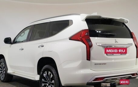 Mitsubishi Montero Sport, 2023 год, 3 900 000 рублей, 7 фотография