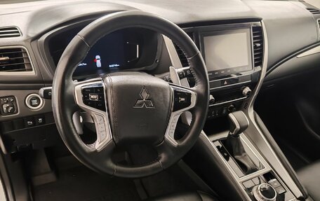 Mitsubishi Montero Sport, 2023 год, 3 900 000 рублей, 12 фотография