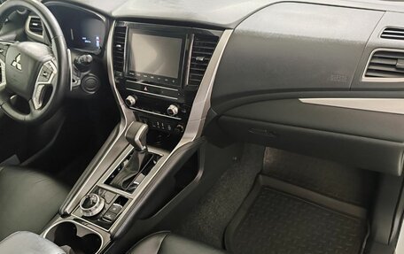 Mitsubishi Montero Sport, 2023 год, 3 900 000 рублей, 16 фотография