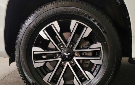 Mitsubishi Montero Sport, 2023 год, 3 900 000 рублей, 29 фотография
