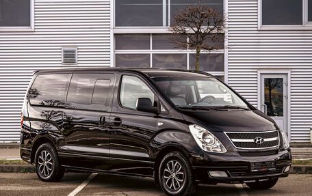 Hyundai Grand Starex Grand Starex I рестайлинг 2, 2014 год, 1 355 000 рублей, 3 фотография