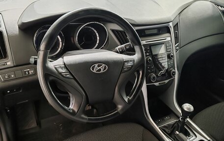 Hyundai Sonata VI, 2010 год, 850 000 рублей, 12 фотография