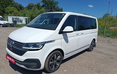 Volkswagen Multivan T6 рестайлинг, 2022 год, 7 980 000 рублей, 1 фотография