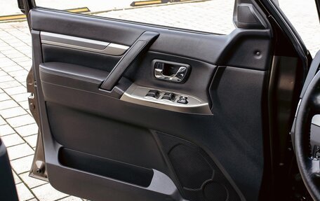 Mitsubishi Pajero IV, 2019 год, 2 355 000 рублей, 12 фотография