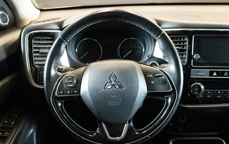 Mitsubishi Outlander III рестайлинг 3, 2019 год, 2 399 000 рублей, 6 фотография
