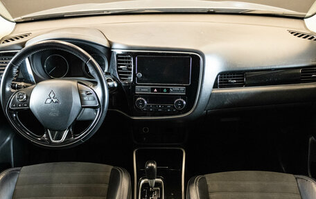 Mitsubishi Outlander III рестайлинг 3, 2019 год, 2 399 000 рублей, 5 фотография