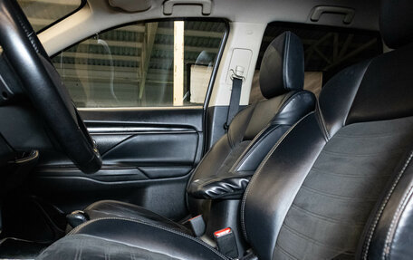 Mitsubishi Outlander III рестайлинг 3, 2019 год, 2 399 000 рублей, 9 фотография