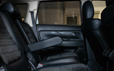 Mitsubishi Outlander III рестайлинг 3, 2019 год, 2 399 000 рублей, 13 фотография