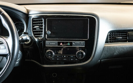 Mitsubishi Outlander III рестайлинг 3, 2019 год, 2 399 000 рублей, 7 фотография