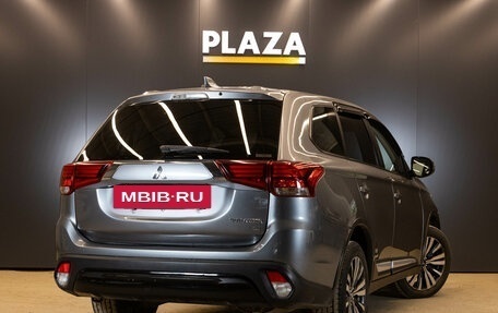 Mitsubishi Outlander III рестайлинг 3, 2019 год, 2 399 000 рублей, 4 фотография