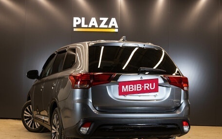 Mitsubishi Outlander III рестайлинг 3, 2019 год, 2 399 000 рублей, 3 фотография