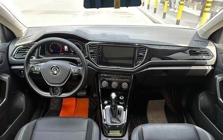 Volkswagen T-Roc I, 2022 год, 1 800 000 рублей, 8 фотография