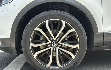 Volkswagen T-Roc I, 2022 год, 1 800 000 рублей, 11 фотография