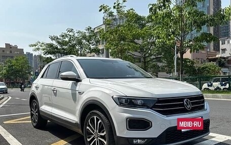 Volkswagen T-Roc I, 2022 год, 1 800 000 рублей, 3 фотография