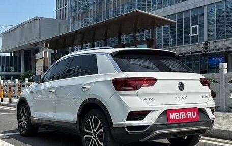 Volkswagen T-Roc I, 2022 год, 1 800 000 рублей, 5 фотография