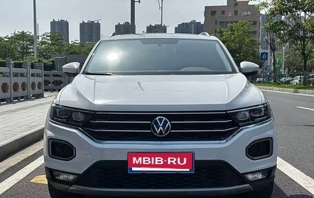 Volkswagen T-Roc I, 2022 год, 1 800 000 рублей, 2 фотография