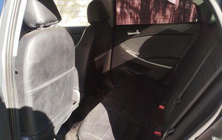 Hyundai Solaris II рестайлинг, 2012 год, 580 000 рублей, 9 фотография