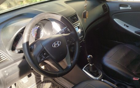 Hyundai Solaris II рестайлинг, 2012 год, 580 000 рублей, 8 фотография