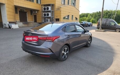 Hyundai Solaris II рестайлинг, 2021 год, 1 820 000 рублей, 2 фотография